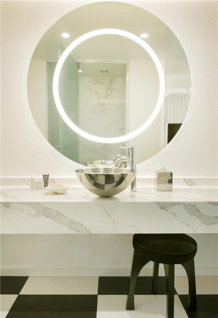 Guest room bath