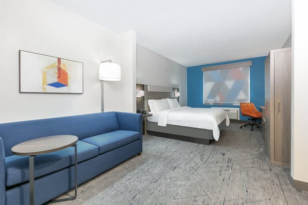 Images Holiday Inn Express & Suites Winnie by IHG