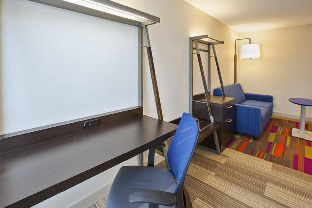 Images Holiday Inn Express & Suites Chicago-Midway Airport, an IHG Hotel