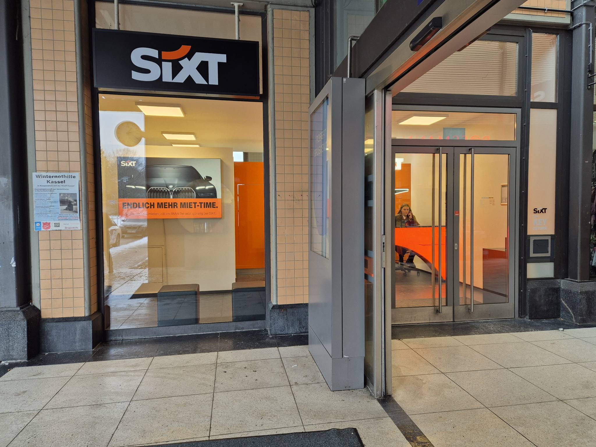 SIXT Autovermietung Kassel-Wilhelmshoehe Bahnhof, Willy-Brandt-Platz 1 in Kassel
