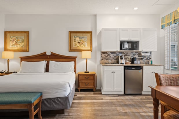Images Holiday Inn & Suites Clearwater Beach S-Harbourside by IHG