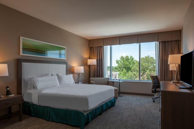 Images Holiday Inn Cleveland Clinic by IHG