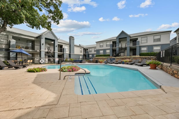 Images 5636 Apartment Homes
