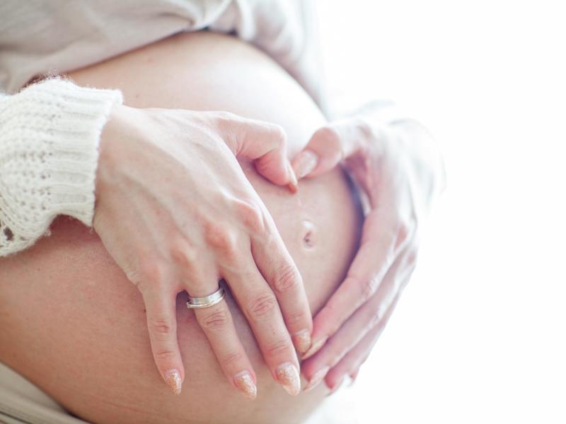 Corona bei Schwangeren: Kein erhöhtes Sterberisiko fürs Baby - Aquila Apotheke