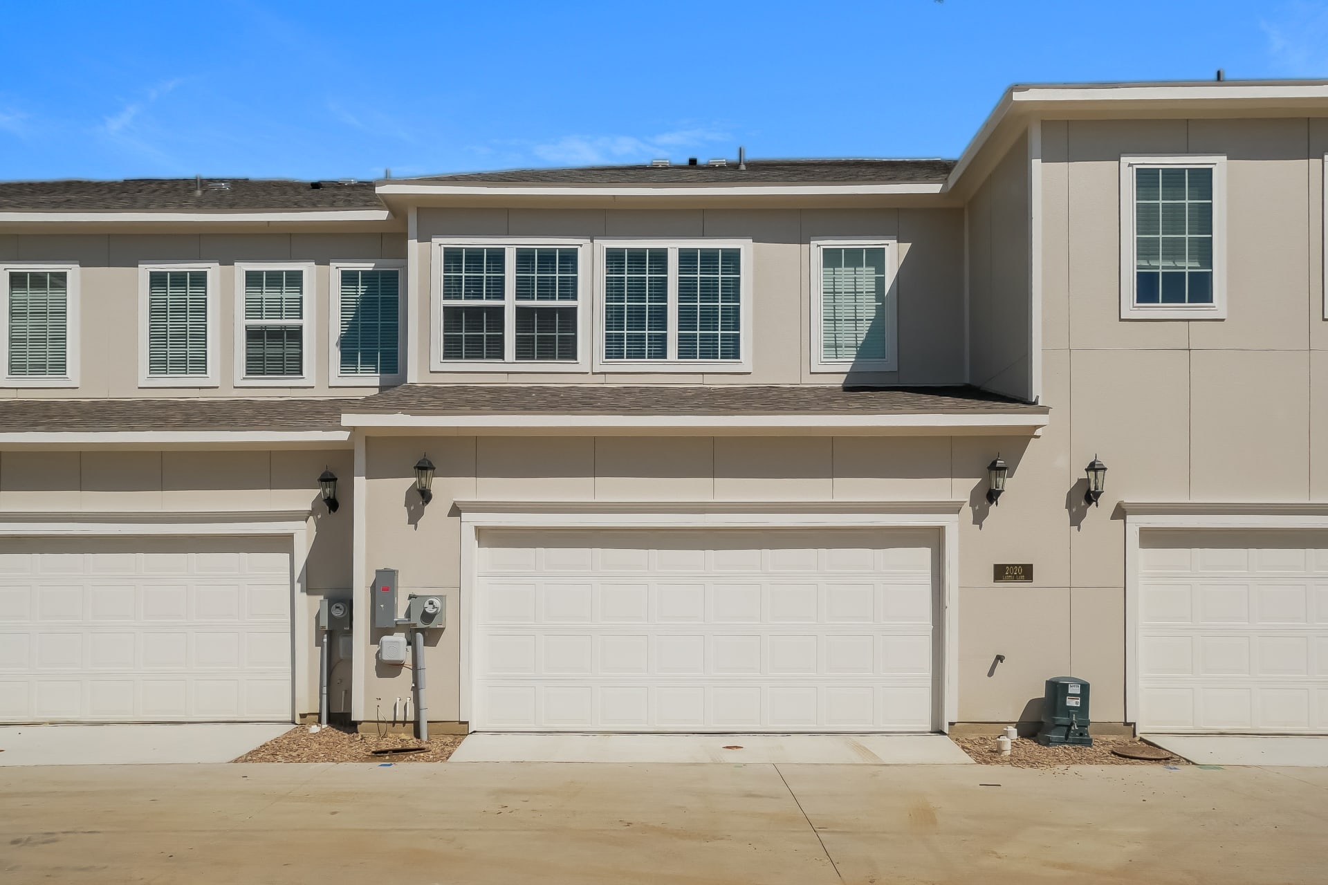 Attached Garages The Residences at Rayzor Ranch Denton (972)584-0086