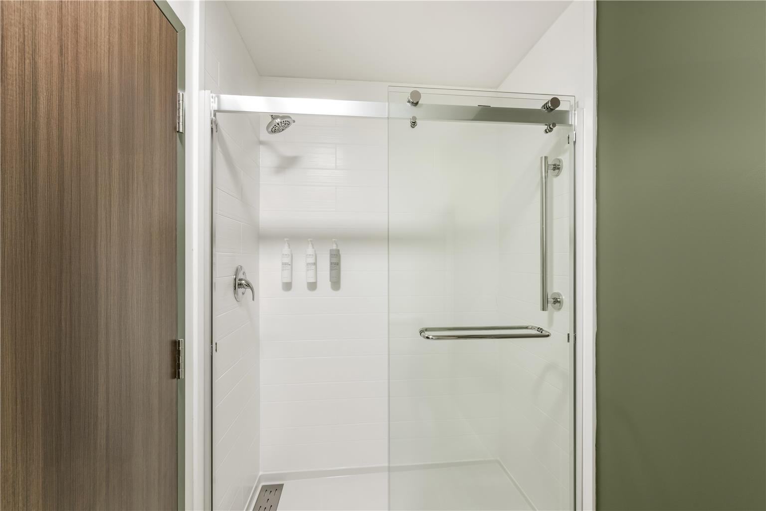 Guest room bath 