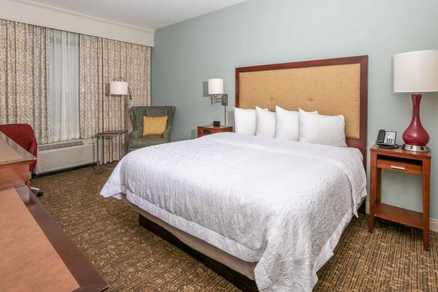 Images Hampton Inn & Suites Nashville-Green Hills