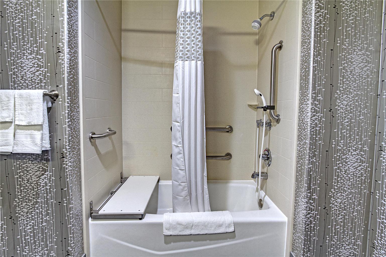 Guest room bath