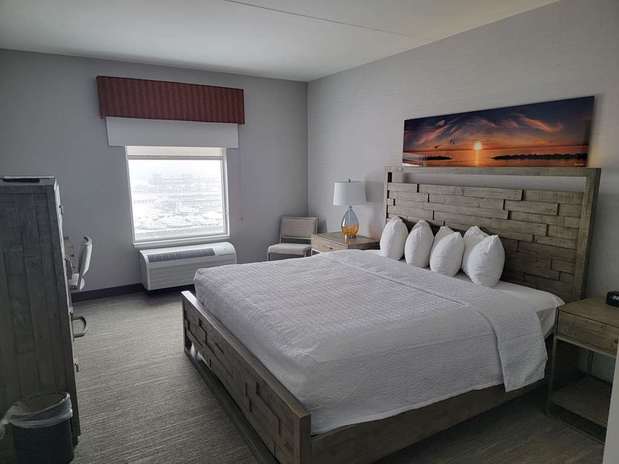 Images Hampton Inn & Suites Erie Bayfront