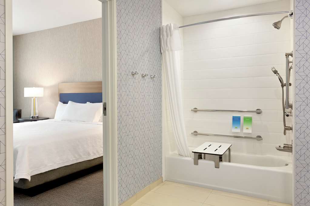 Guest room bath