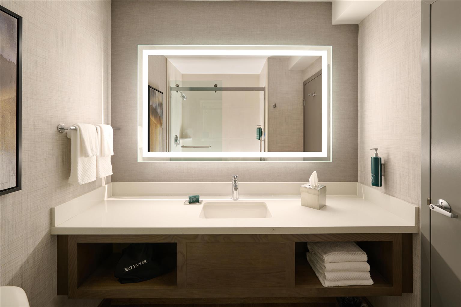 Guest room bath
