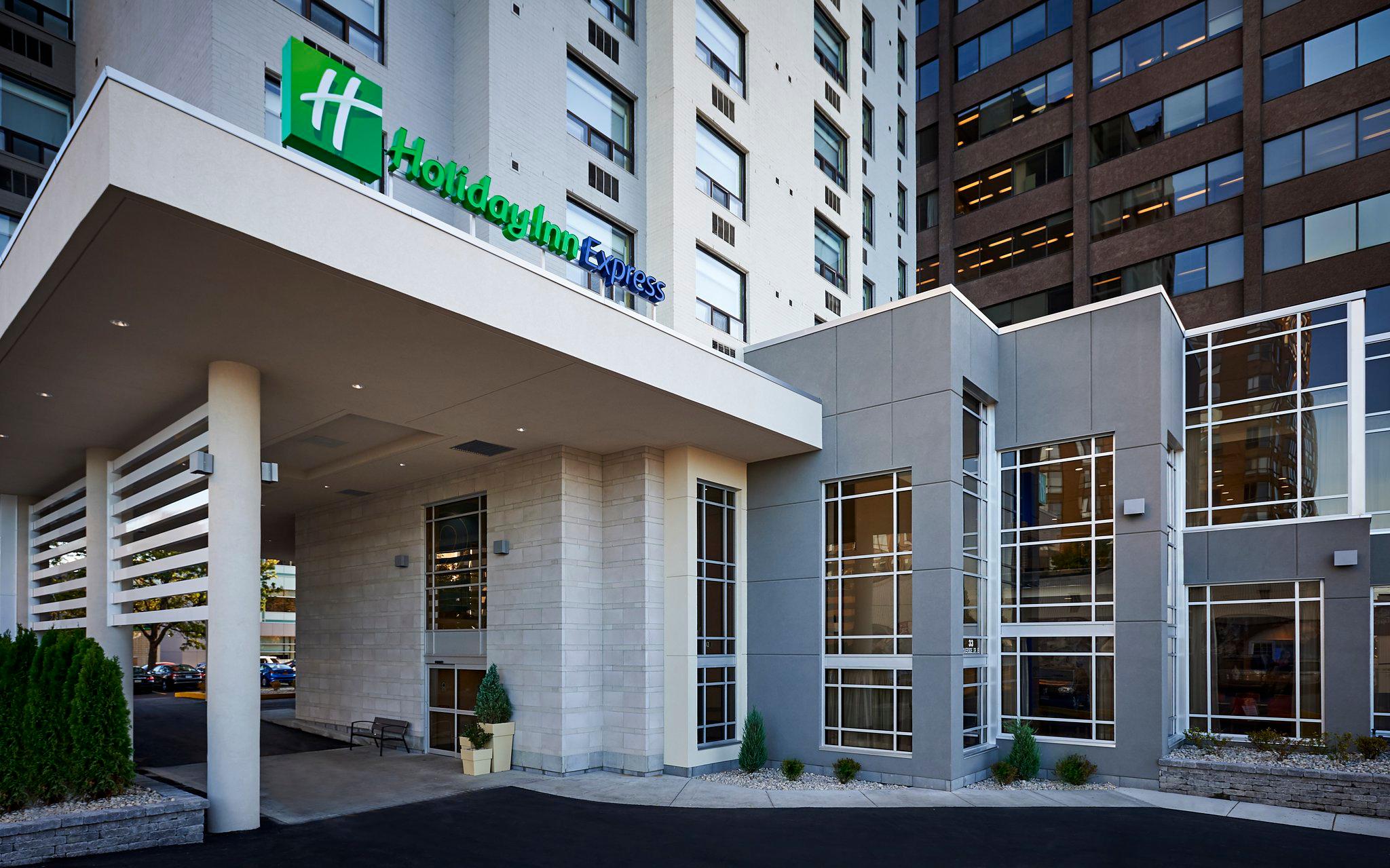 Holiday Inn Express Windsor Waterfront, an IHG Hotel in Windsor
