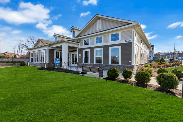 Images Glen Oaks Apartments