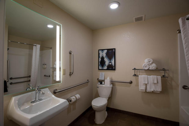 Images Candlewood Suites St. Joseph by IHG