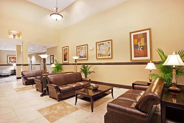 Images Holiday Inn & Suites Beaufort @ Highway 21, an IHG Hotel