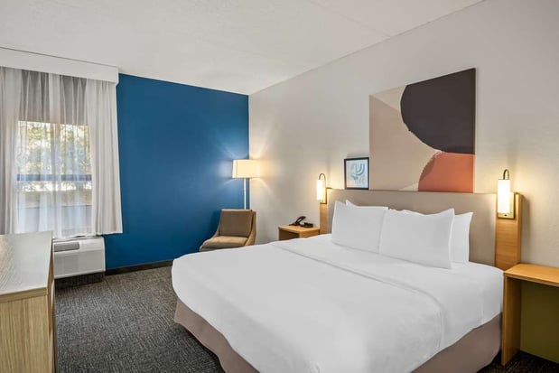 Images Spark by Hilton Stevensville