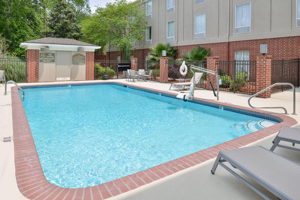 Images Holiday Inn Express & Suites Lafayette by IHG