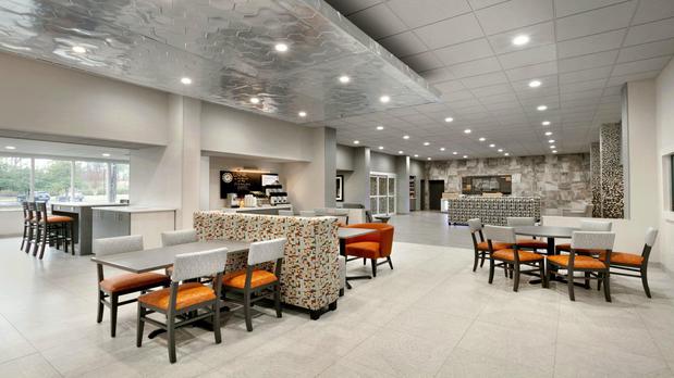 Images Holiday Inn Express Williamsbrg Busch Gardens Area by IHG
