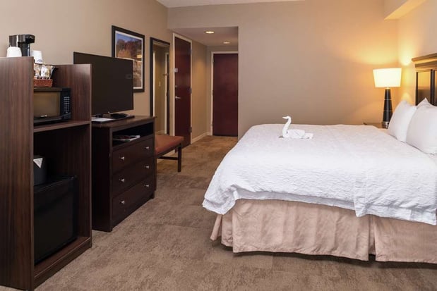 Images Hampton Inn & Suites Charlotte-Arrowood Rd.