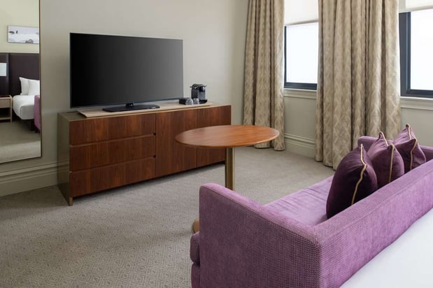Images Hotel Savoy Kansas City, Tapestry Collection by Hilton