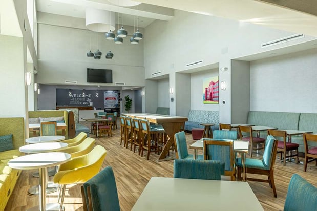 Images Hampton Inn & Suites Cleburne
