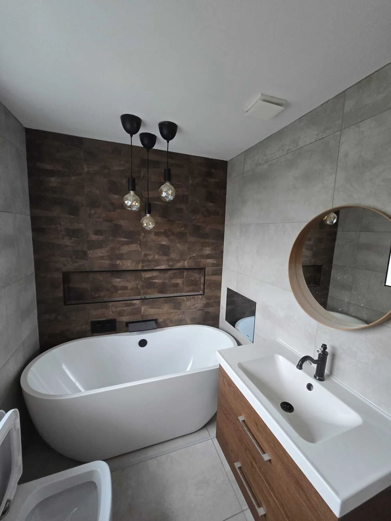 Images Ivo & Tina HK Service Ltd