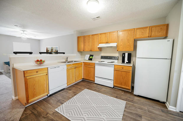 Images Parkway Station Apartment Homes