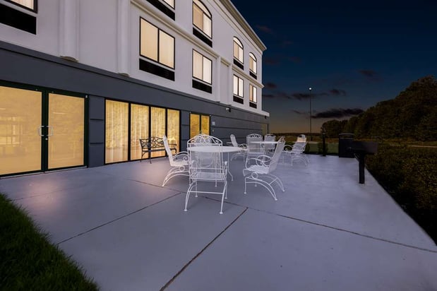 Images Spark by Hilton Tupelo