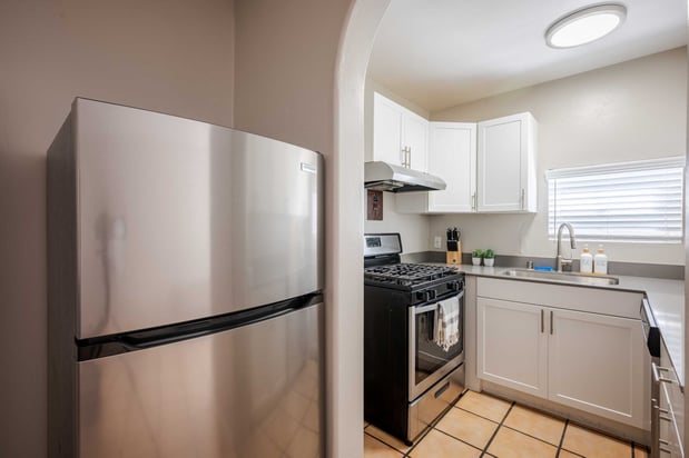 Images Solis Isla Vista