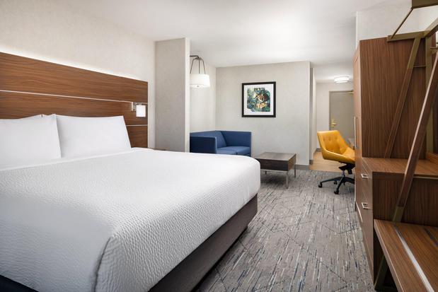 Images Holiday Inn Express Las Vegas - Stadium Area, an IHG Hotel
