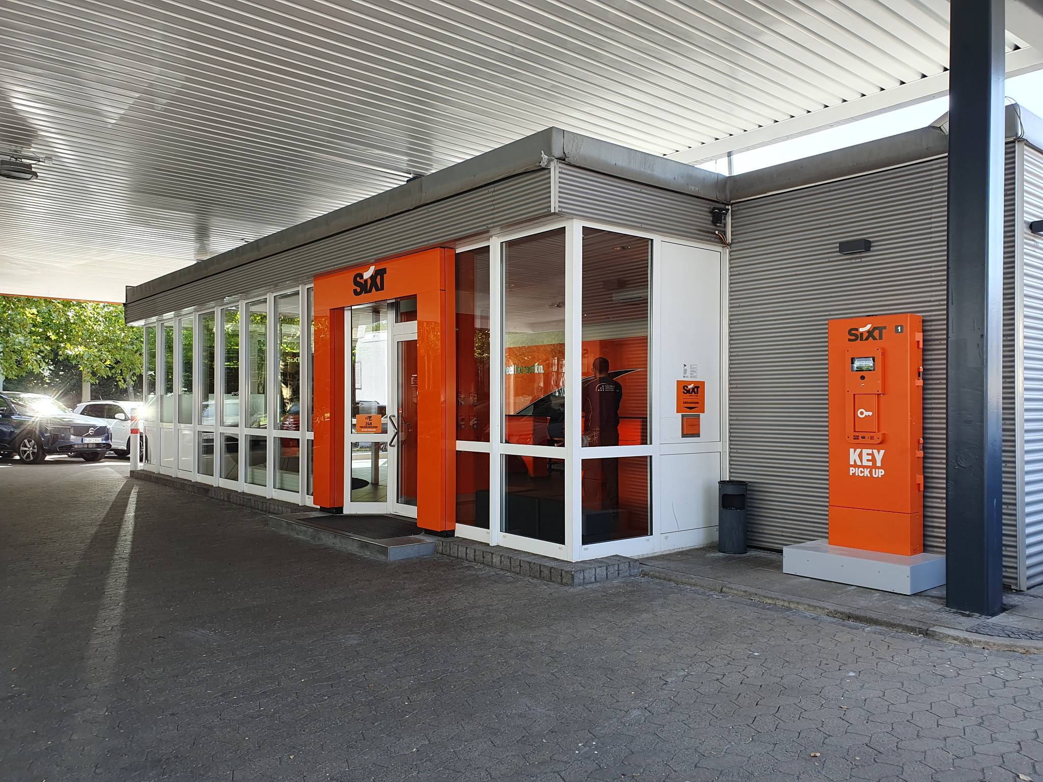 SIXT Autovermietung Braunschweig Süd, Berliner Platz 1B in Braunschweig