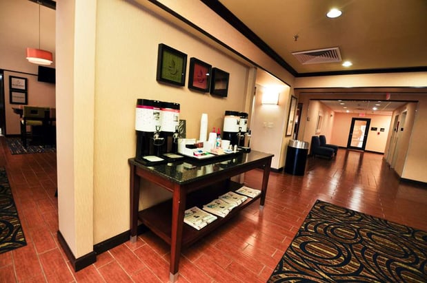 Images Hampton Inn & Suites Louisville East