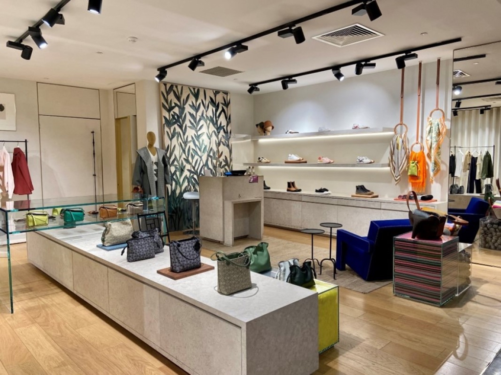 Images LOEWE Galeries Lafayette - Women's Collection
