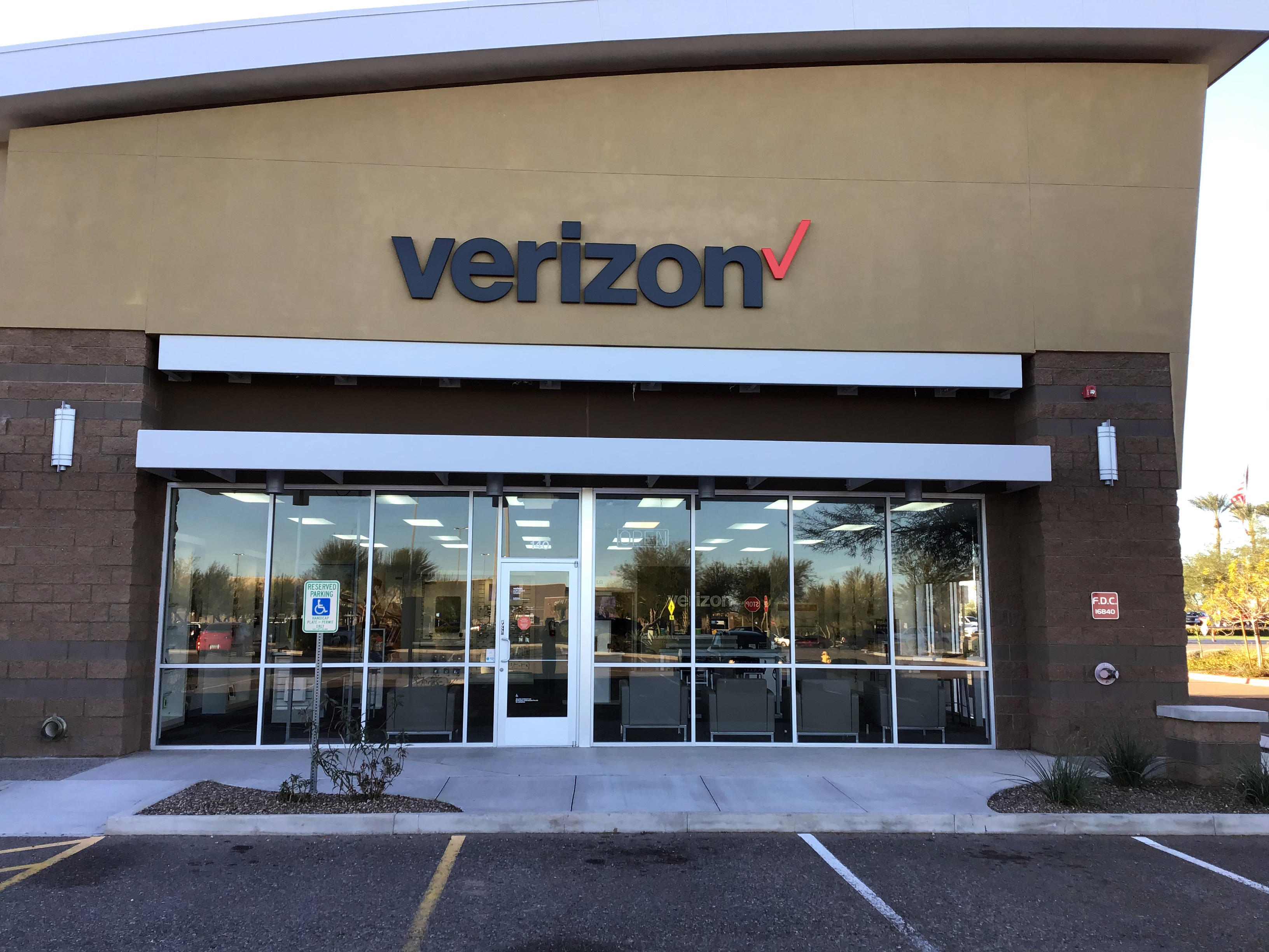 Verizon Authorized Retailer – GoWireless Photo