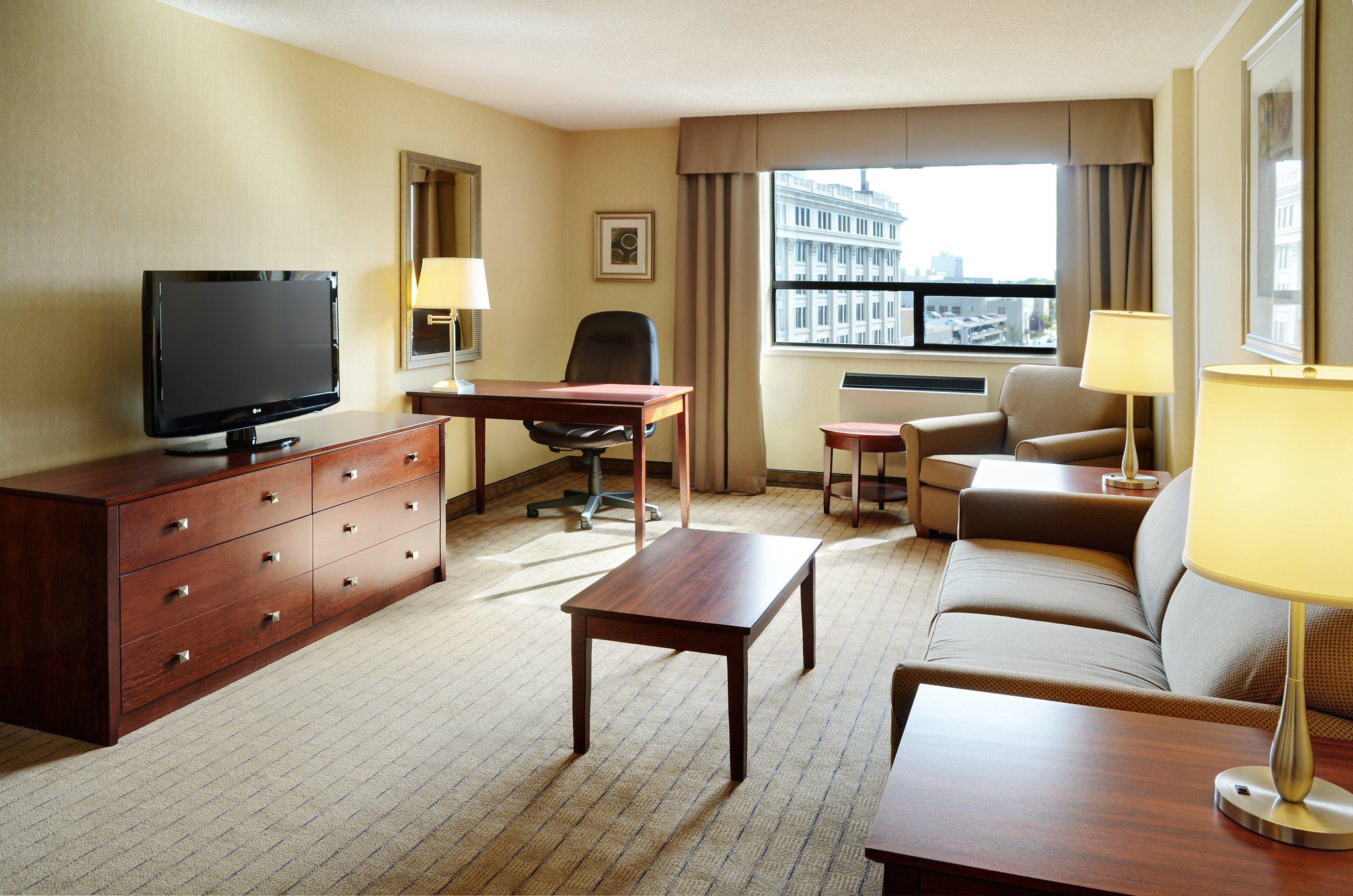 Images Holiday Inn & Suites Winnipeg-Downtown, an IHG Hotel