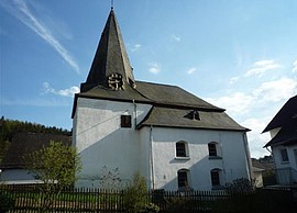 Die evangelische Kirche in Simmersbach wurde 1774 rundherum erneuert, der Turm stammt ursprünglich aus dem 13. Jahrhundert und das Kirchenschiff aus dem 14. Jahrhundert.