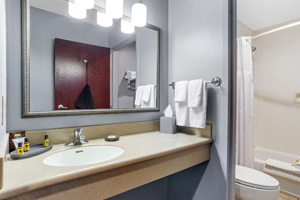 Two Queen w/ Kitchenette Guest Bathroom