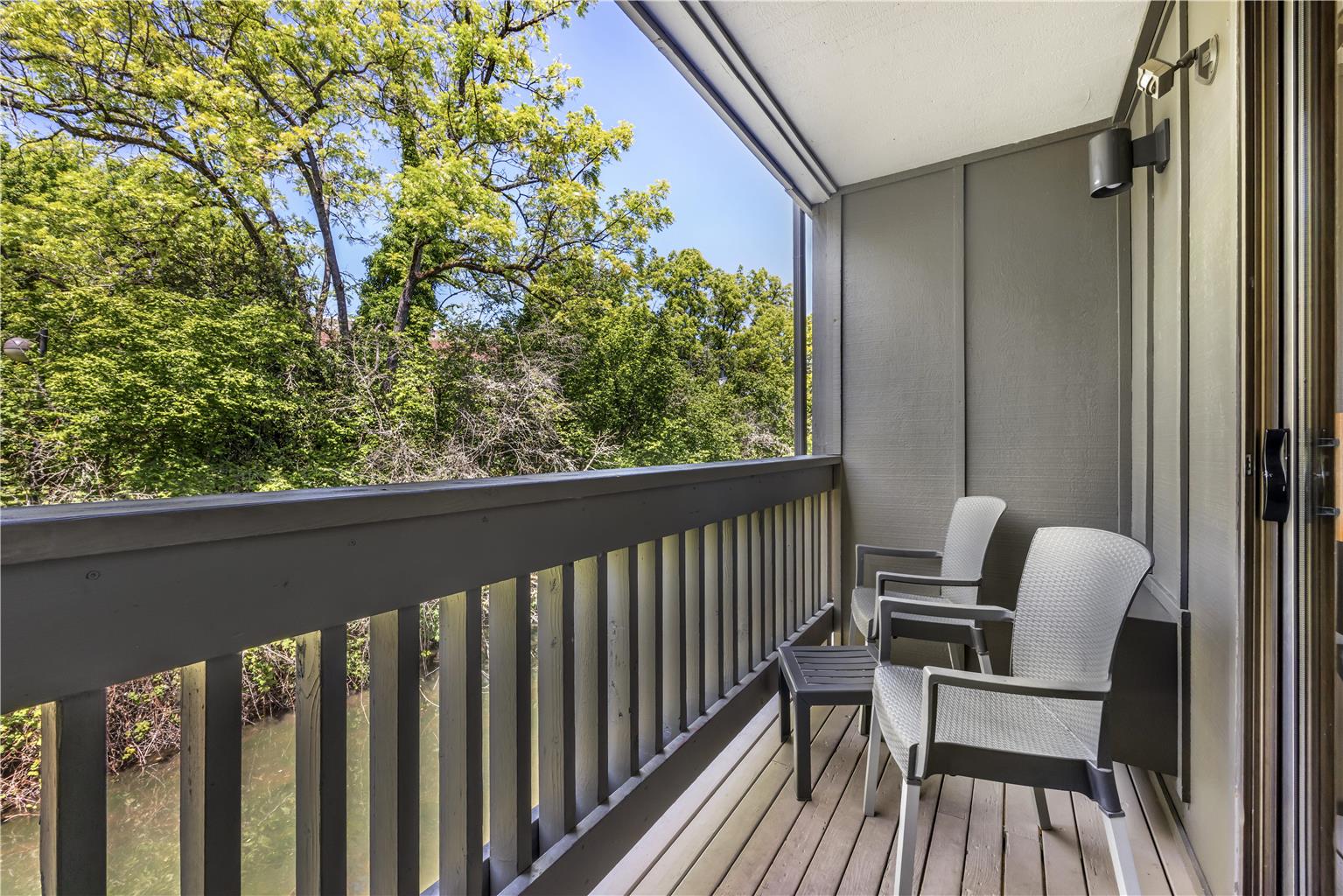 2 Queen - Water View - Pet Friendly