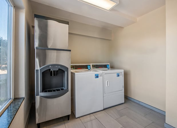 Images Holiday Inn Express & Suites San Diego-Sorrento Valley by IHG