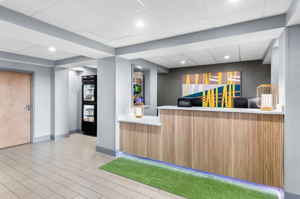 Images Spark by Hilton Calhoun