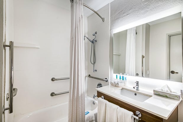 Images Holiday Inn Express & Suites Columbus by IHG
