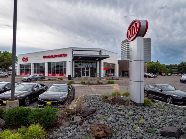 Images Luther Kia of Bloomington