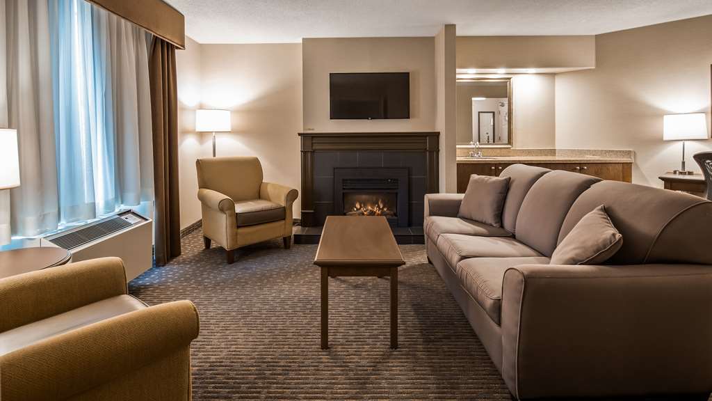 Guest Room Executive Suite Best Western Plus Cairn Croft Hotel Niagara Falls (905)356-1161