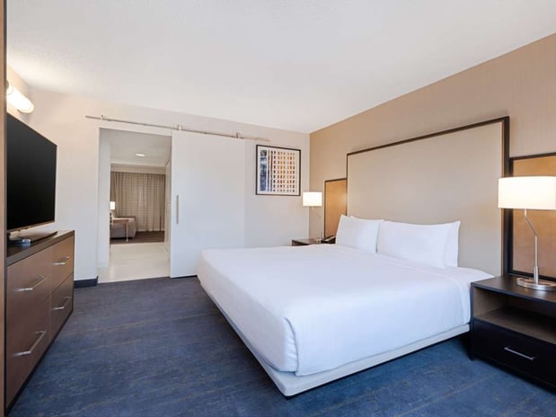 Images Embassy Suites by Hilton Chicago Downtown River North