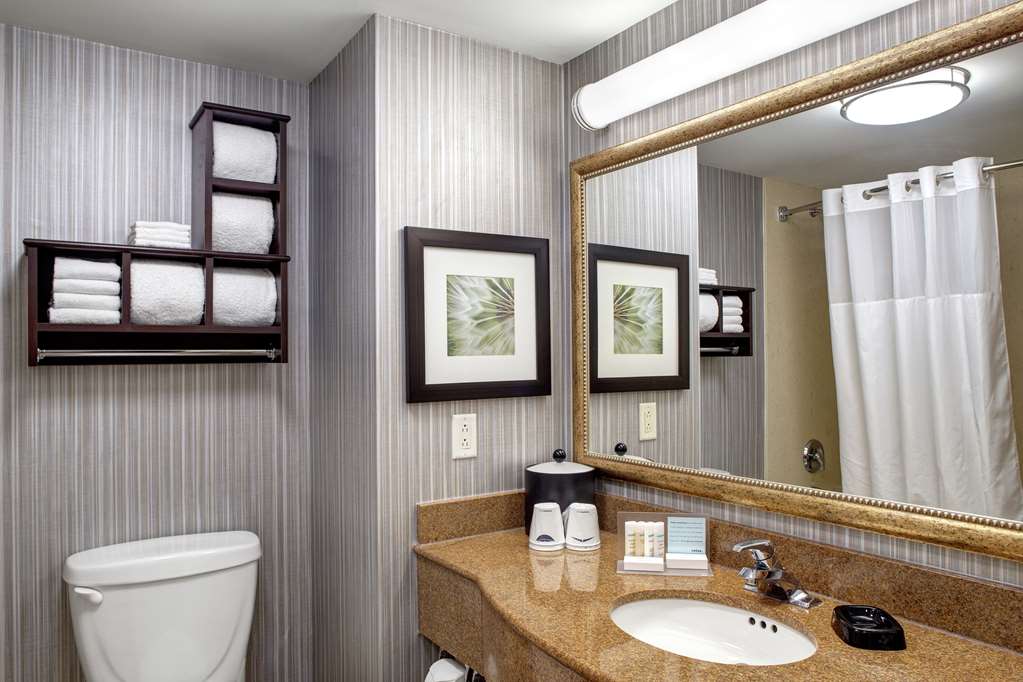 Images Hampton Inn & Suites by Hilton Toronto Airport