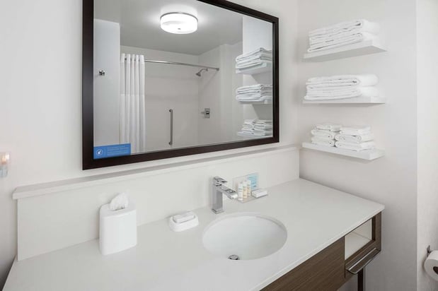 Images Hampton Inn & Suites San Diego Airport Liberty Station