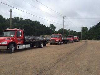 Images Hall's Towing Service