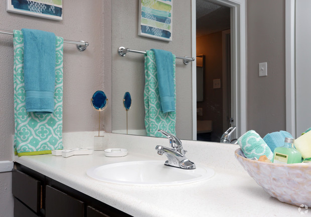 Images Custer Park Apartments