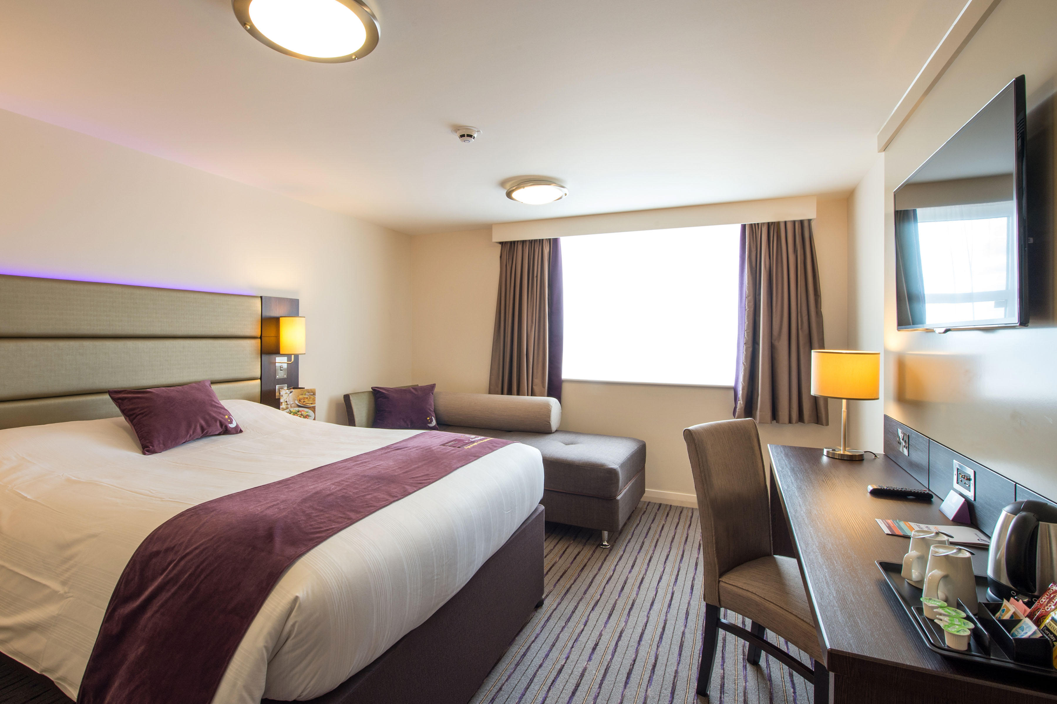 Premier Inn bedroom Premier Inn London Kingston Upon Thames hotel Kingston Upon Thames 03330 033403