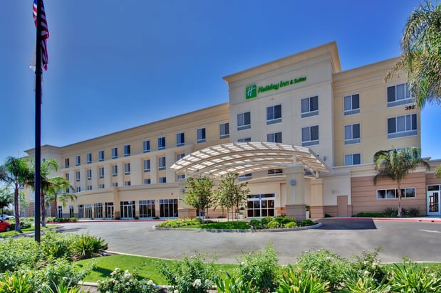 Images Holiday Inn & Suites Bakersfield by IHG